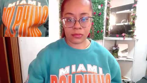 Snapshot of miia_spencer_ chatting on September 13, 1:57 pm miia online show from September 13, 1:57 pm