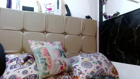 Snapshot of miia_spencer_ chatting on February 26, 10:16 am miia online show from February 26, 10:16 am