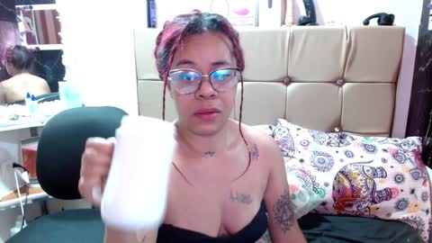 Snapshot of miia_spencer_ chatting on January 4, 3:39 pm miia online show from January 4, 3:39 pm