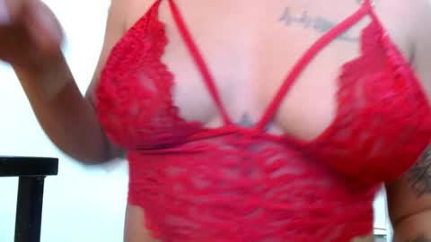 Snapshot of miia_spencer_ chatting on December 31, 11:06 pm miia online show from December 31, 11:06 pm