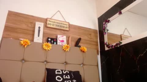 miia online show from October 29, 10:10 pm