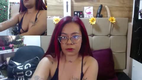 Snapshot of miia_spencer_ chatting on September 25, 6:59 pm miia online show from September 25, 6:59 pm
