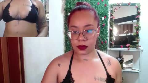Snapshot of miia_spencer_ chatting on September 9, 1:33 pm miia online show from September 9, 1:33 pm