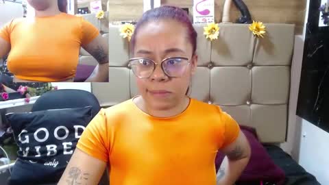 Snapshot of miia_spencer_ chatting on September 18, 6:12 pm miia online show from September 18, 6:12 pm