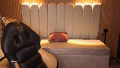 miiaa_evans1 online show from December 15, 8:27 pm