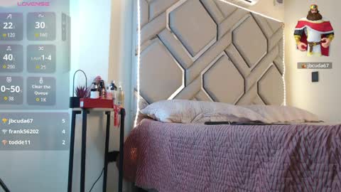 miiafire online show from April 7, 5:42 am