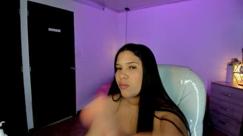 Snapshot of miiss_greyy chatting on October 10, 12:00 pm miiss_greyy online show from October 10, 12:00 pm