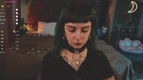 mika_moon_ online show from February 27, 11:50 am