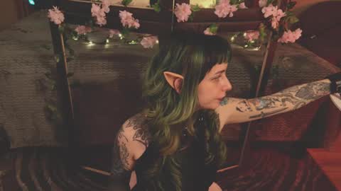 mika_moon_ online show from February 19, 2:55 pm