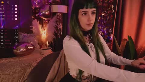 mika_moon_ online show from February 13, 4:43 am