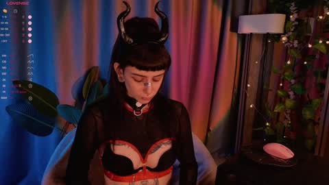 mika_moon_ online show from January 26, 10:35 pm