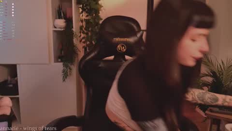 mika_moon_ online show from October 10, 5:52 pm