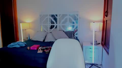 Mikaela blondie bigass online show from February 11, 1:26 pm