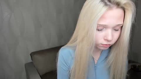 Angel girl online show from November 25, 8:40 pm