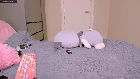 mikaella_nicole online show from April 14, 8:01 pm