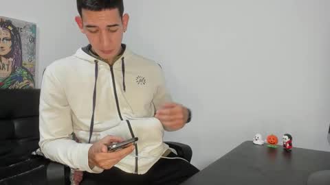 mike3xxx online show from October 26, 5:52 am