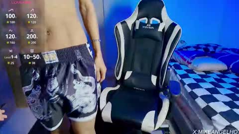 Mike Pineapple online show from March 23, 3:44 am