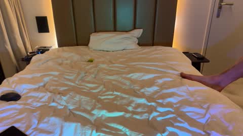 Snapshot of mikel030 chatting on October 19, 12:04 am djfuckoff online show from October 19, 12:04 am