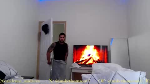 Snapshot of mikethomson01 chatting on October 29, 9:37 pm Mike online show from October 29, 9:37 pm