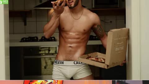 Snapshot of mikethomson01 chatting on December 4, 9:29 pm Mike online show from December 4, 9:29 pm