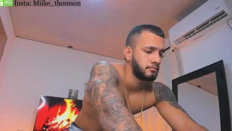 Snapshot of mikethomson01 chatting on December 6, 1:13 am Mike online show from December 6, 1:13 am