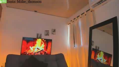 Snapshot of mikethomson01 chatting on December 4, 6:22 pm Mike online show from December 4, 6:22 pm