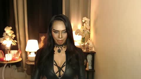 Snapshot of mikeyalawi03 chatting on March 8, 4:01 am Mistress MikeyAlawi online show from March 8, 4:01 am