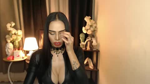 Snapshot of mikeyalawi03 chatting on January 26, 10:02 am Mistress MikeyAlawi online show from January 26, 10:02 am