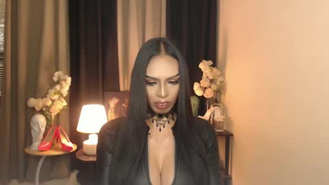 Snapshot of mikeyalawi03 chatting on December 30, 11:37 am Mistress MikeyAlawi online show from December 30, 11:37 am