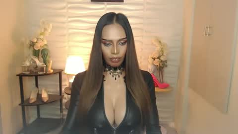 Snapshot of mikeyalawi03 chatting on December 3, 9:17 pm Mistress MikeyAlawi online show from December 3, 9:17 pm
