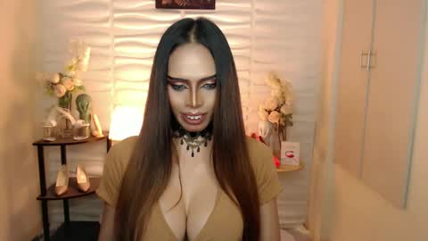 Snapshot of mikeyalawi03 chatting on December 16, 1:32 pm Mistress MikeyAlawi online show from December 16, 1:32 pm