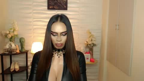 Snapshot of mikeyalawi03 chatting on December 23, 3:00 pm Mistress MikeyAlawi online show from December 23, 3:00 pm