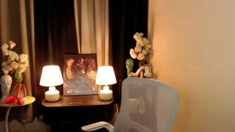 Snapshot of mikeyalawi03 chatting on January 8, 1:31 pm Mistress MikeyAlawi online show from January 8, 1:31 pm