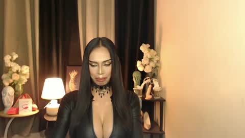 Snapshot of mikeyalawi03 chatting on February 6, 11:53 am Mistress MikeyAlawi online show from February 6, 11:53 am