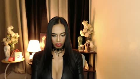 Snapshot of mikeyalawi03 chatting on February 17, 1:44 pm Mistress MikeyAlawi online show from February 17, 1:44 pm
