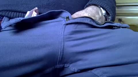 Snapshot of mikeybed chatting on December 10, 1:44 pm mikeybed online show from December 10, 1:44 pm