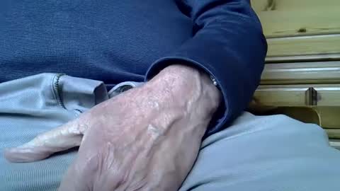 Snapshot of mikeybed chatting on February 3, 11:20 am mikeybed online show from February 3, 11:20 am