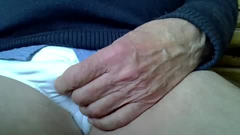 Snapshot of mikeybed chatting on February 18, 2:16 pm mikeybed online show from February 18, 2:16 pm