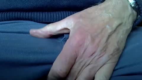 Snapshot of mikeybed chatting on December 3, 1:06 pm mikeybed online show from December 3, 1:06 pm