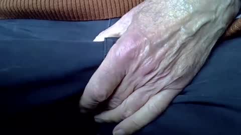 Snapshot of mikeybed chatting on February 11, 12:47 pm mikeybed online show from February 11, 12:47 pm