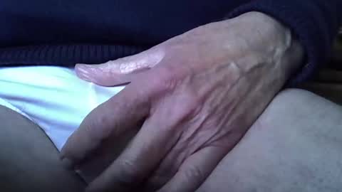 Snapshot of mikeybed chatting on January 8, 2:46 pm mikeybed online show from January 8, 2:46 pm