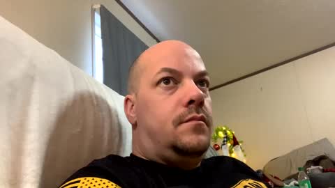 Snapshot of mikeylikesit2222 chatting on December 8, 2:30 pm mikeylikesit2222 online show from December 8, 2:30 pm