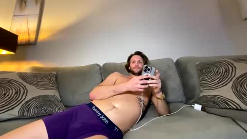 mikeywhite123 online show from February 26, 5:03 am