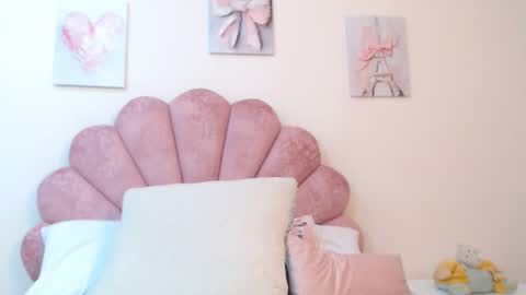 mila_adamss online show from May 25, 12:00 pm