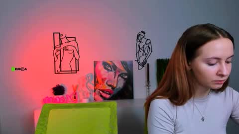 Snapshot of mila_glow chatting on October 6, 7:10 pm mila_glow online show from October 6, 7:10 pm