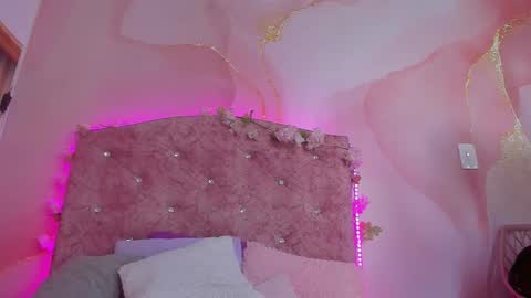 mila_grace_ online show from January 17, 7:22 pm