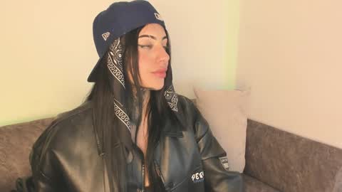 Snapshot of mila_monty__ chatting on January 17, 7:30 am online show from January 17, 7:30 am