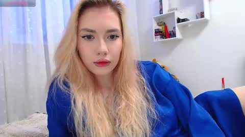 mila nowak online show from May 4, 5:52 pm