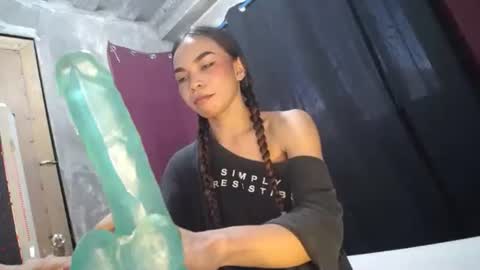 mila_seductressxx online show from June 9, 12:22 am