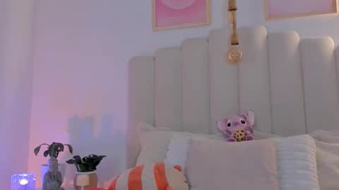 mila_stark333 online show from April 11, 8:29 am